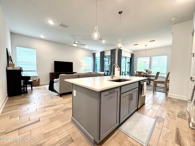Building Photo - 97 Latham Dr