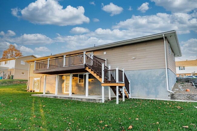 Building Photo - 670 Killarney Dr