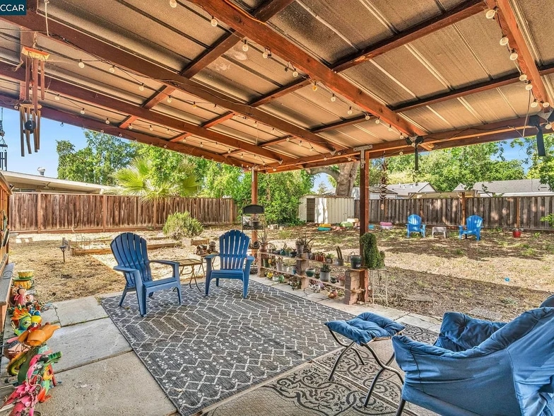 Building Photo - 1331 Pear Dr