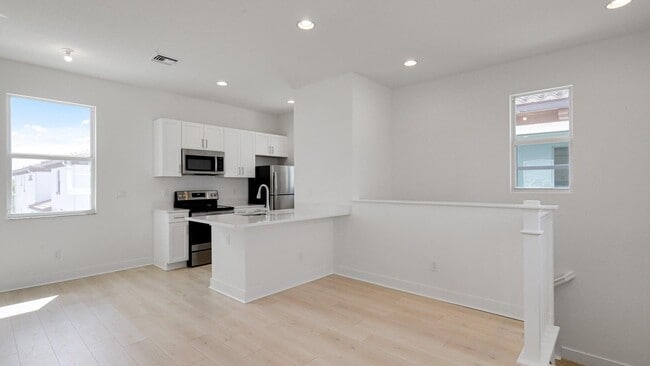 Building Photo - 13150 Alton Rd