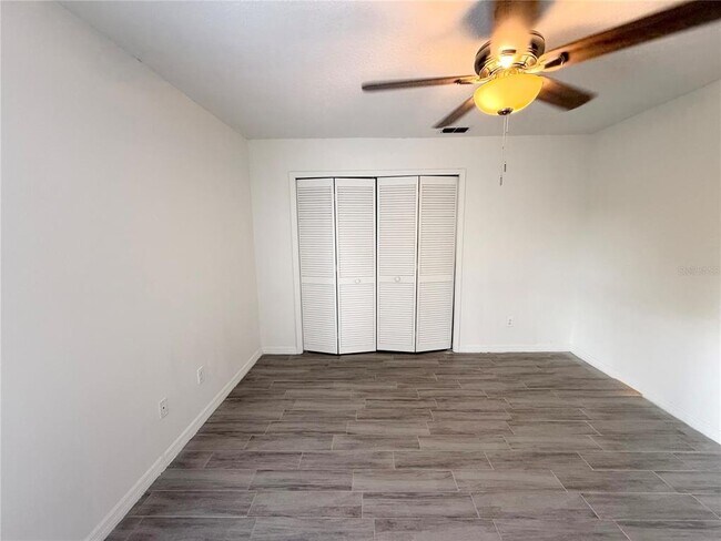 Building Photo - 2401 Rolling Broak Dr