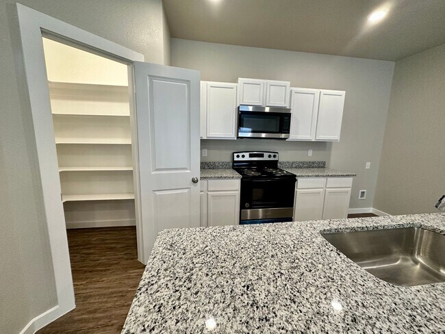 Building Photo - Indulge in Luxury: Upscale 3-Bedroom Duplex for Rent in Coveted Harvest Neighborhood