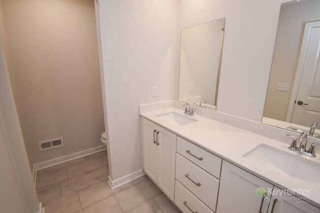 Building Photo - 4991 Franklin Cir