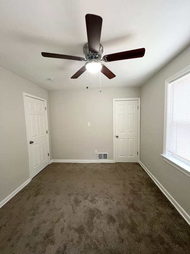 Building Photo - 1465 W Duchesne Dr