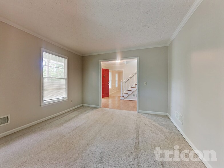 Building Photo - 1516 Maple Ridge Dr