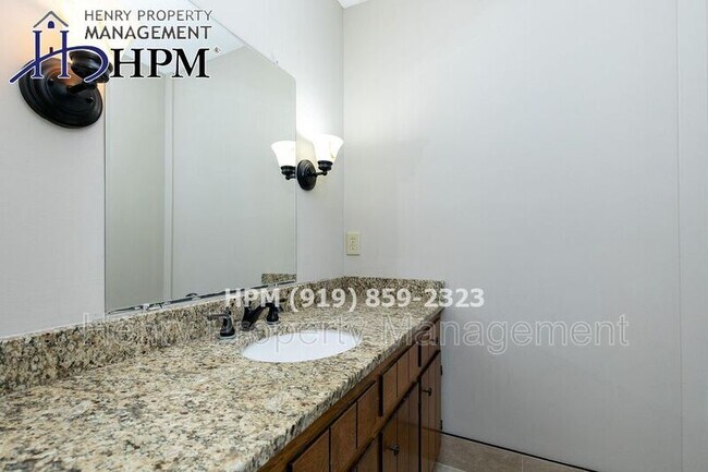 Building Photo - 1104 Apache Ln