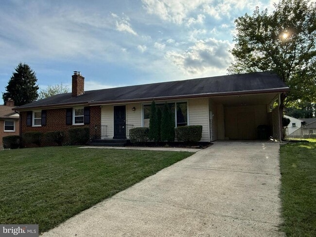 Building Photo - 11 Thurston Dr