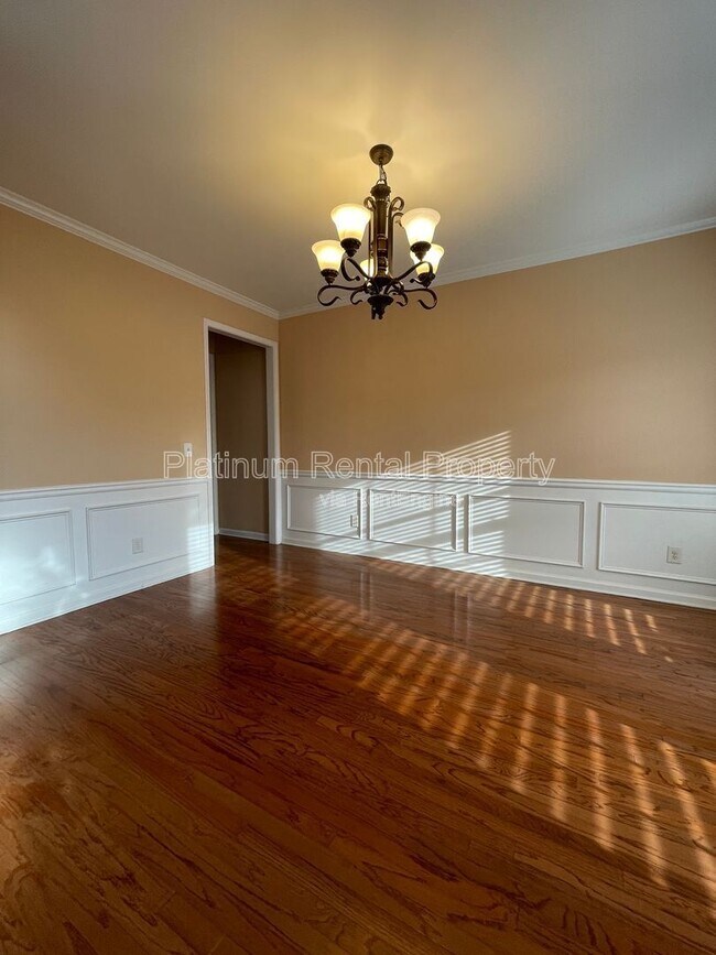 Building Photo - 2126 Malden Hill Dr