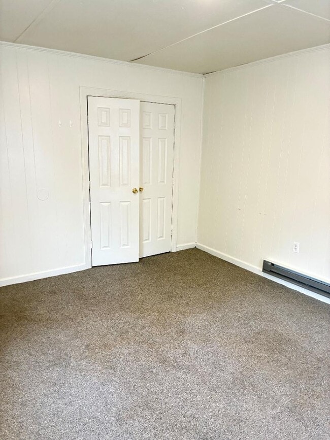 Building Photo - 717 Harper St E