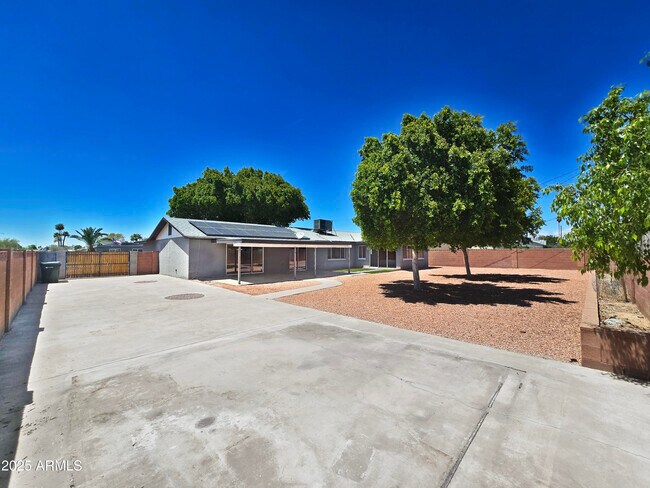 Building Photo - 13121 N 21st Dr