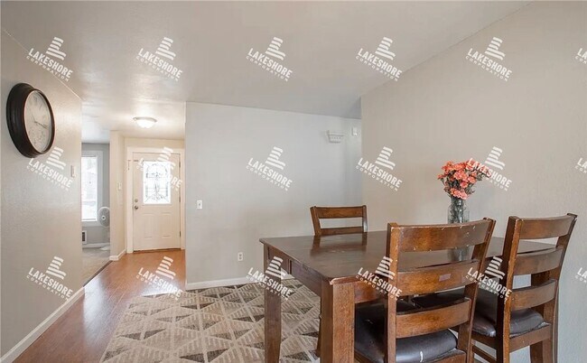 Building Photo - 3 Bed 2 Bath Graham Home w/ Beautiful Kitchen Remodel!