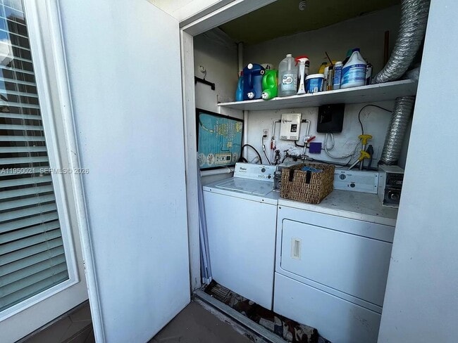 Building Photo - 2049 SW 60th Ct