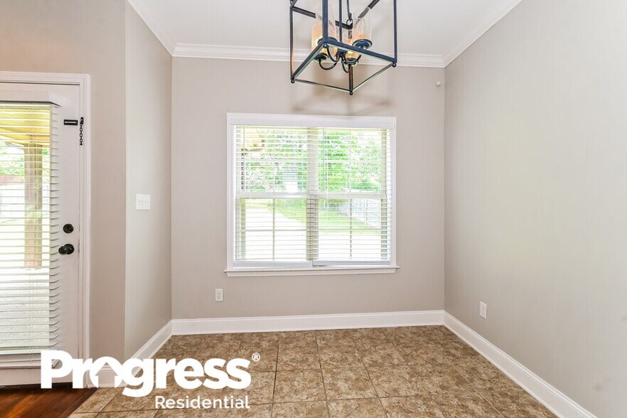 Building Photo - 2580 Woodcutter Dr
