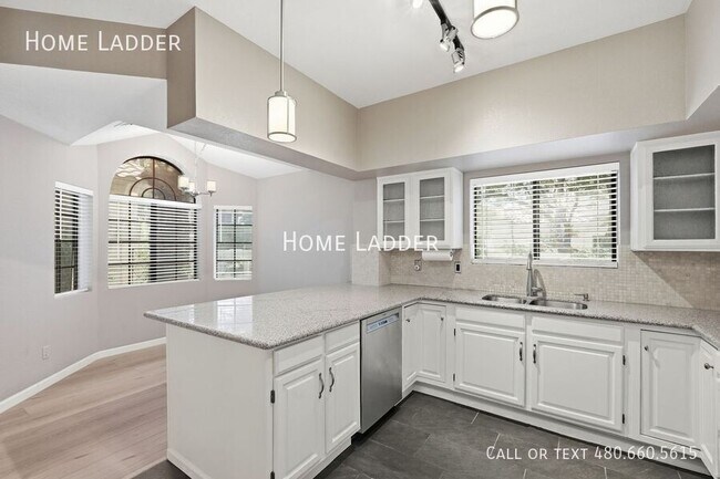 Building Photo - 514 S Marina Dr