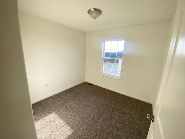 Building Photo - Beautiful 3 Bedroom, 2.5 Bath Townhome in Dallastown Schools!