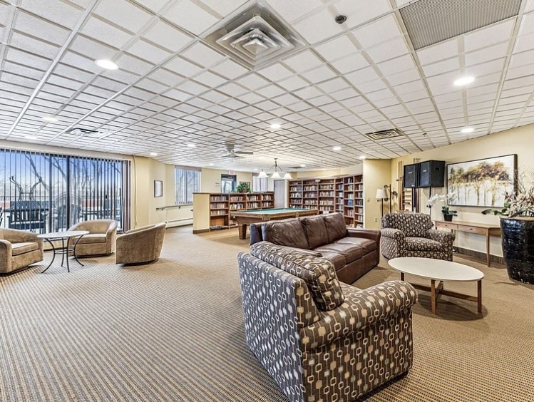 Building Photo - 6500 Woodlake Dr