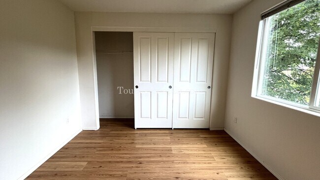 Building Photo - Bright, Spacious 3BR Home Near MAX – A/C, ...