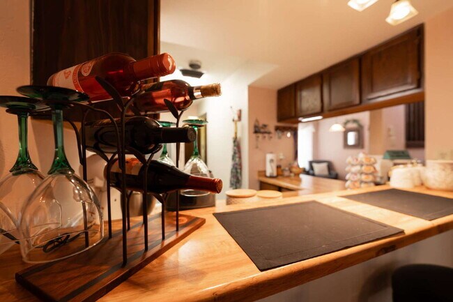 Building Photo - Feel Right at Home – Inviting Fully Furnis...
