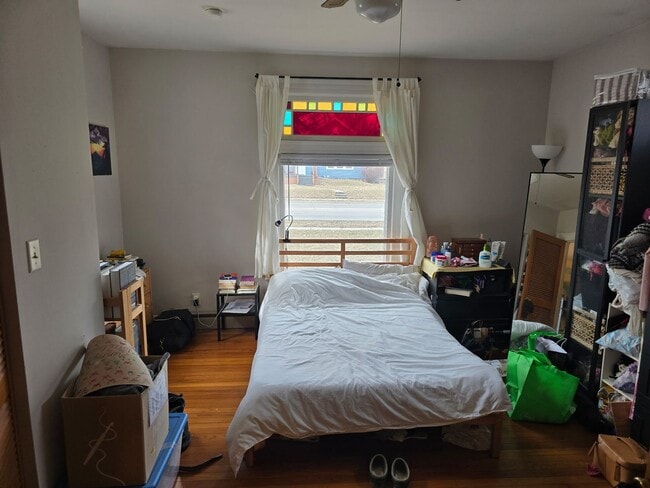 Building Photo - 712 S Vine St