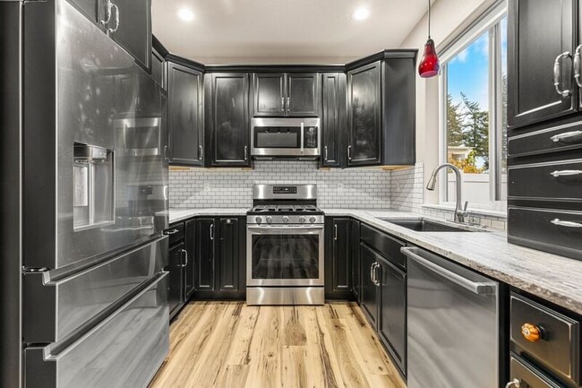 Building Photo - 18438 SE Stephens St