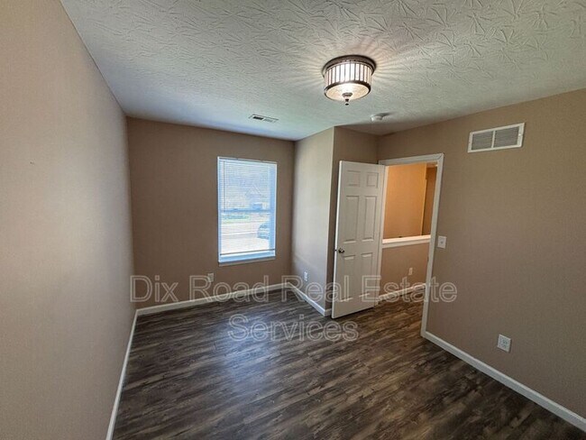 Building Photo - 2497 Deercove Ct.