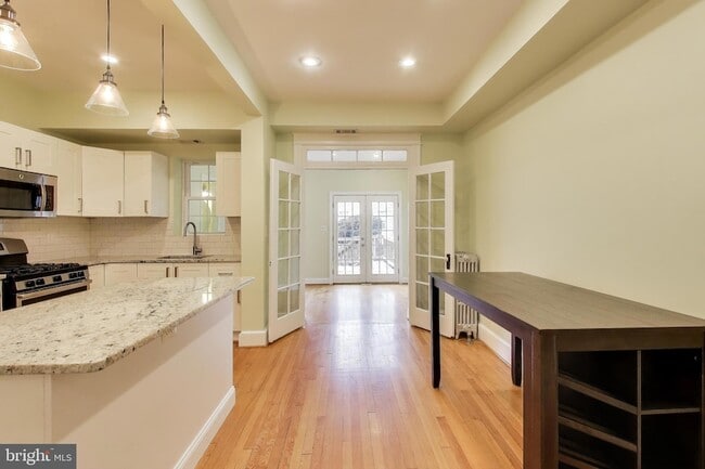 Building Photo - 628 Madison St NW