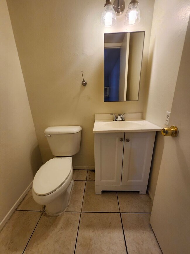 Building Photo - ****Move-In Special $500 off first month r...