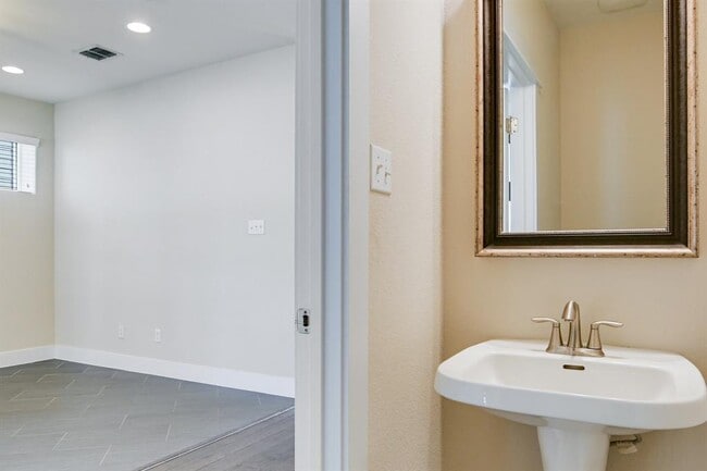 Building Photo - 11913 Natures Bend