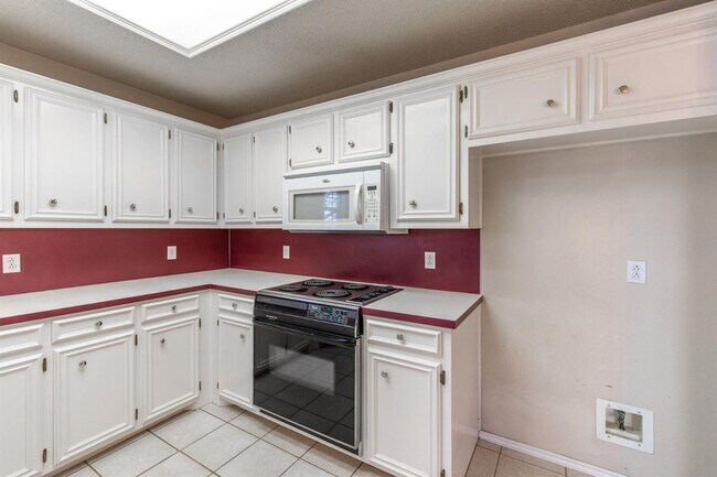 Building Photo - Beautiful Home In South Lubbock! Available...
