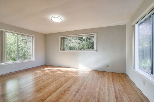 Building Photo - Home For Rent in Beautiful Saratoga!
