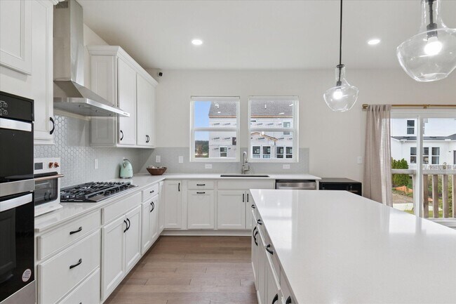 Building Photo - 737 Haywood Dr