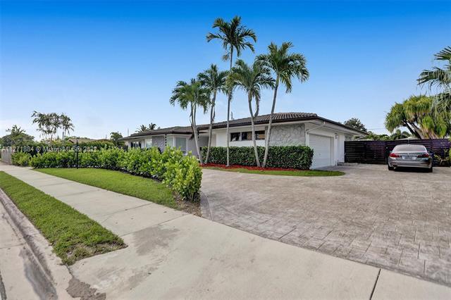 Building Photo - 8370 N Kendall Dr
