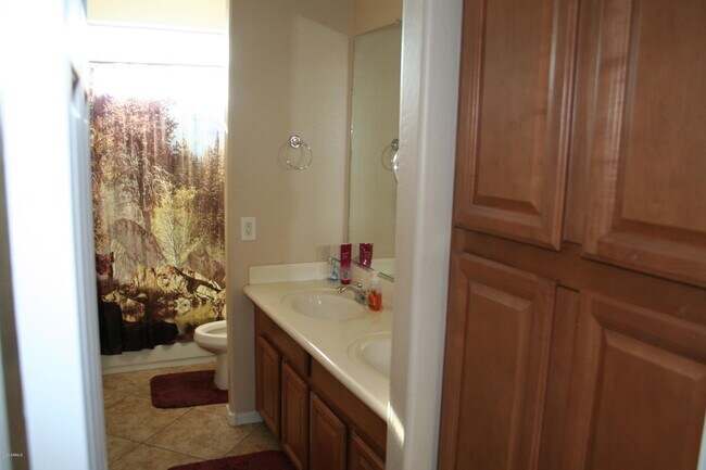 Building Photo - 8851 W Augusta Ave