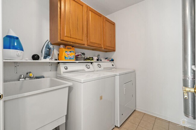 Building Photo - 965 Winner's Cup Ct