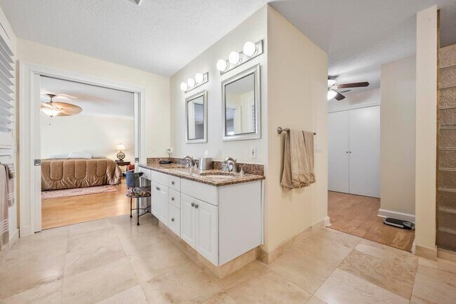Building Photo - 14394 Cypress Island Ct