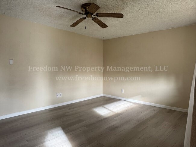 Building Photo - 4410 21st Ct SE