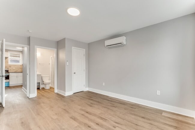 Building Photo - 304 E Ontario-