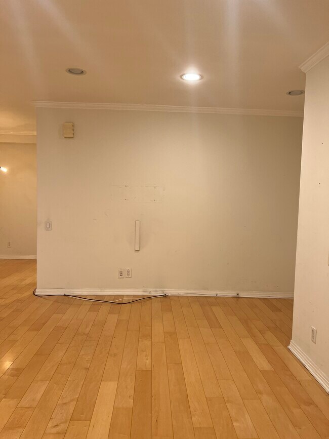 Without TV on Wall - 1115 S Elm Dr