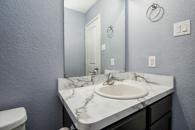 Building Photo - 2015 Treasure Mountain Dr