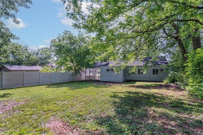 Building Photo - 813 Josephine St