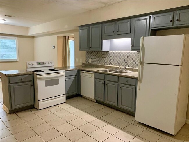 Building Photo - 5931 Kay Dr NW