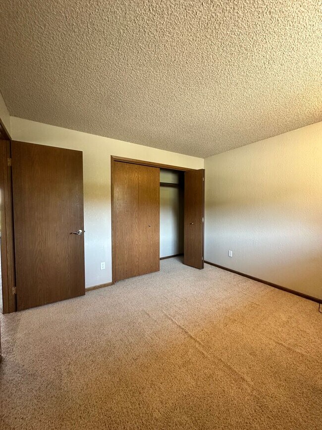 Building Photo - 1826 Rocklund Dr