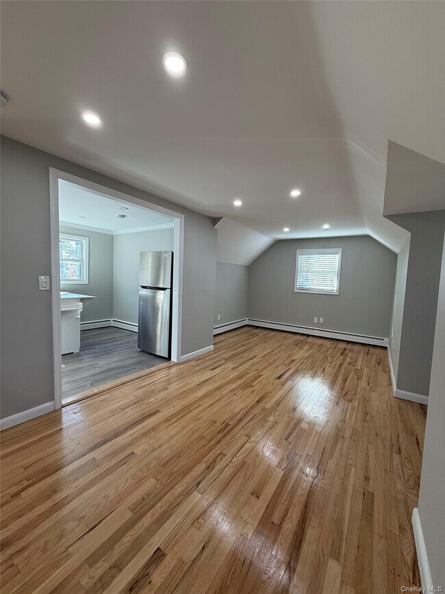 Building Photo - 44 Pine St