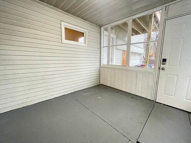 Building Photo - 33 Malvern St