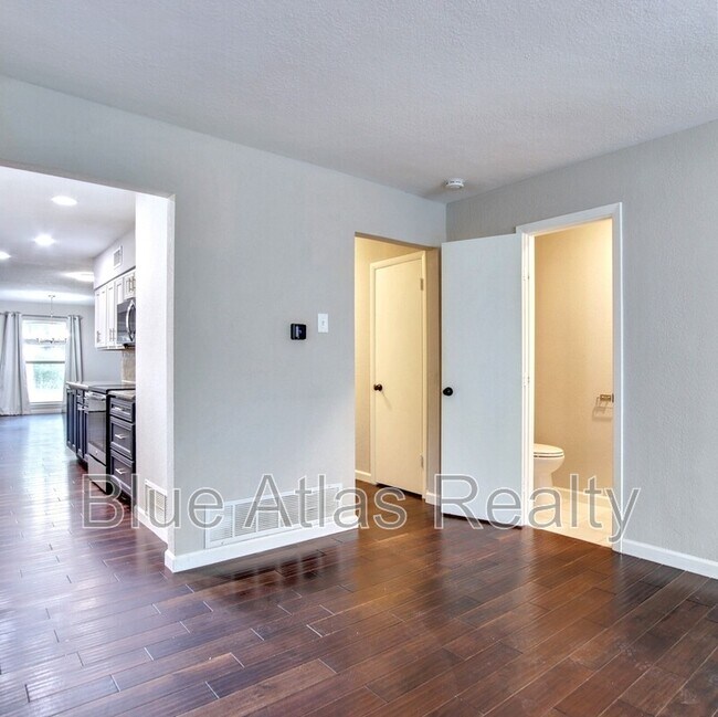 Building Photo - 1520 Sunnybrook Dr