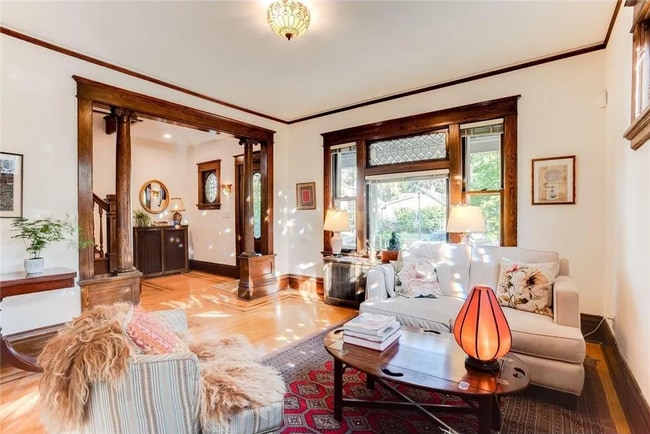 Building Photo - 980 6th St E