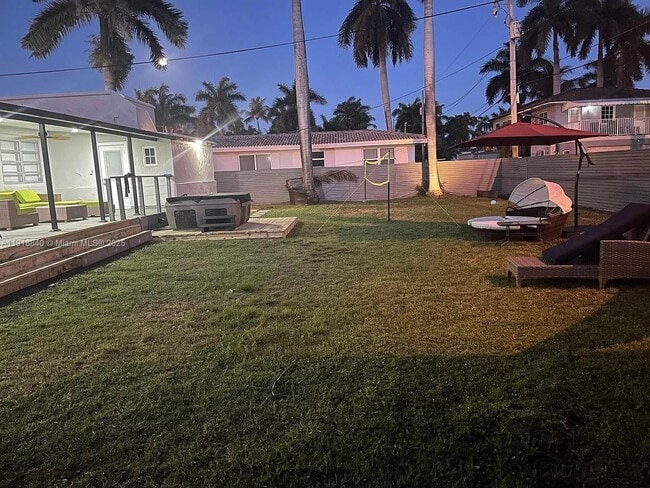 Building Photo - 715 Hollywood Blvd