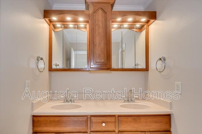 Building Photo - 106 Riverbend Dr