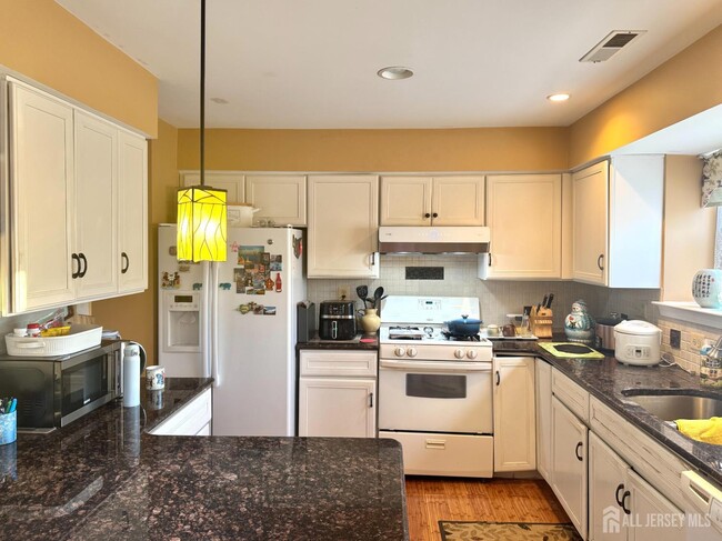 Building Photo - 32 Ketley Pl