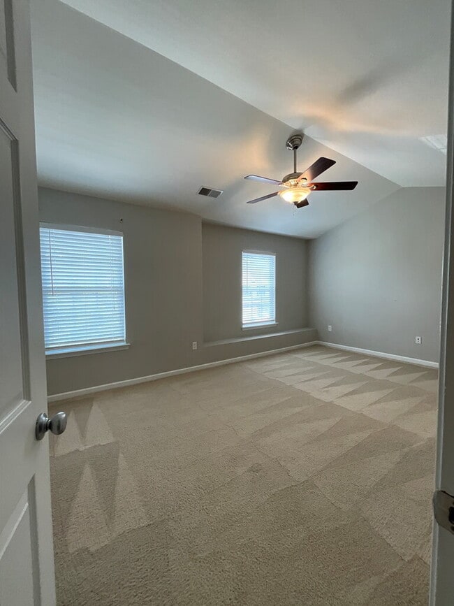 Building Photo - Spacious Townhome in Pooler